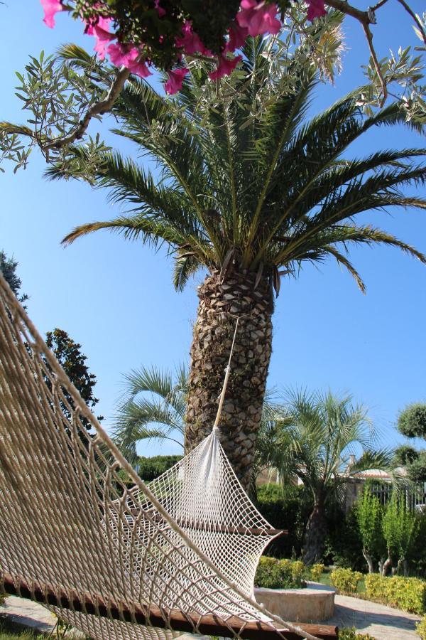 Trullo Al Monte Bed & Breakfast Ceglie Messapica Bagian luar foto