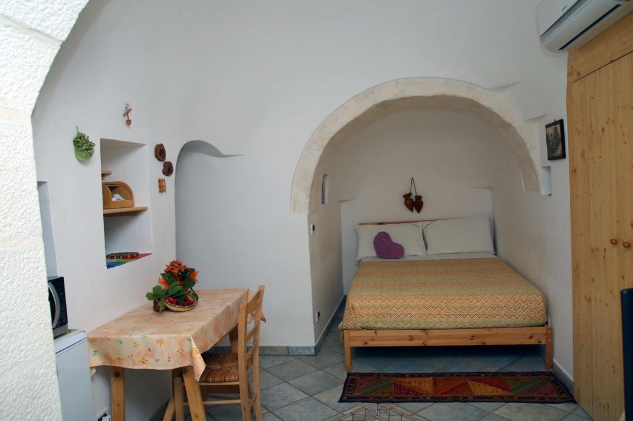 Trullo Al Monte Bed & Breakfast Ceglie Messapica Bagian luar foto