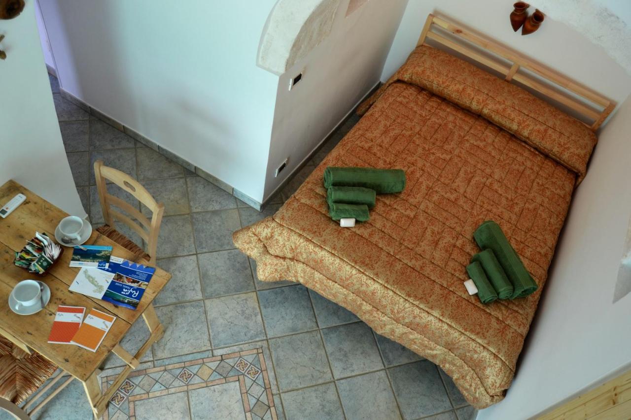 Trullo Al Monte Bed & Breakfast Ceglie Messapica Bagian luar foto
